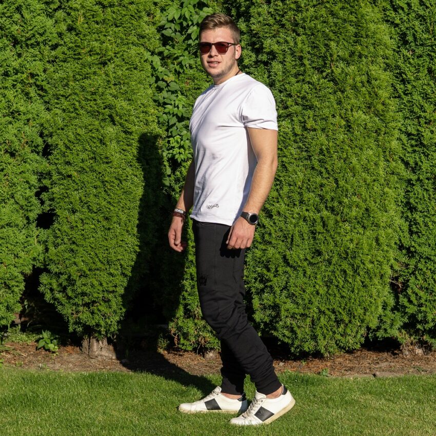 Čierne jeans tepláky a biele tričko VIPSK