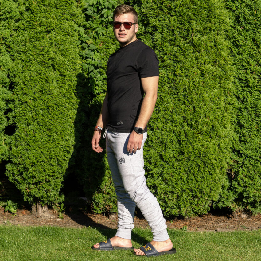 Šedé jeans tepláky a čierne tričko VIPSK