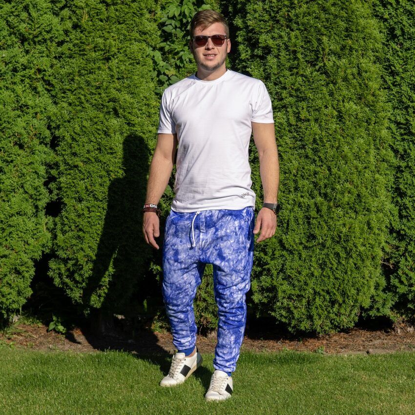 Modré tepláky a biele tričko VIPSK