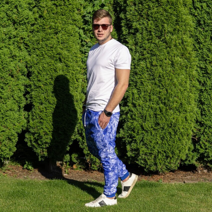 Modré tepláky a biele tričko VIPSK